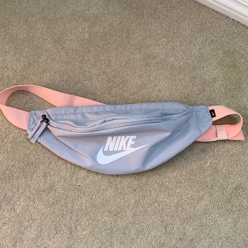 Nike Women’s Heritage Fanny Waist Pack